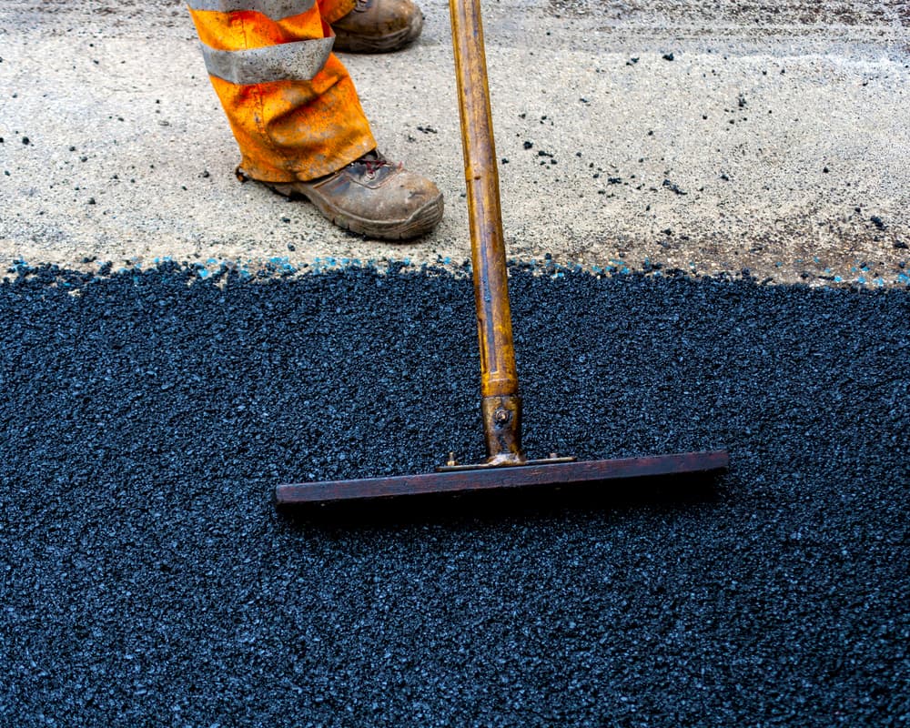Professional Asphalt Repair services - Commercial concrete contractors in DeSoto, TX specializing in asphalt repair, pothole repair, asphalt patching