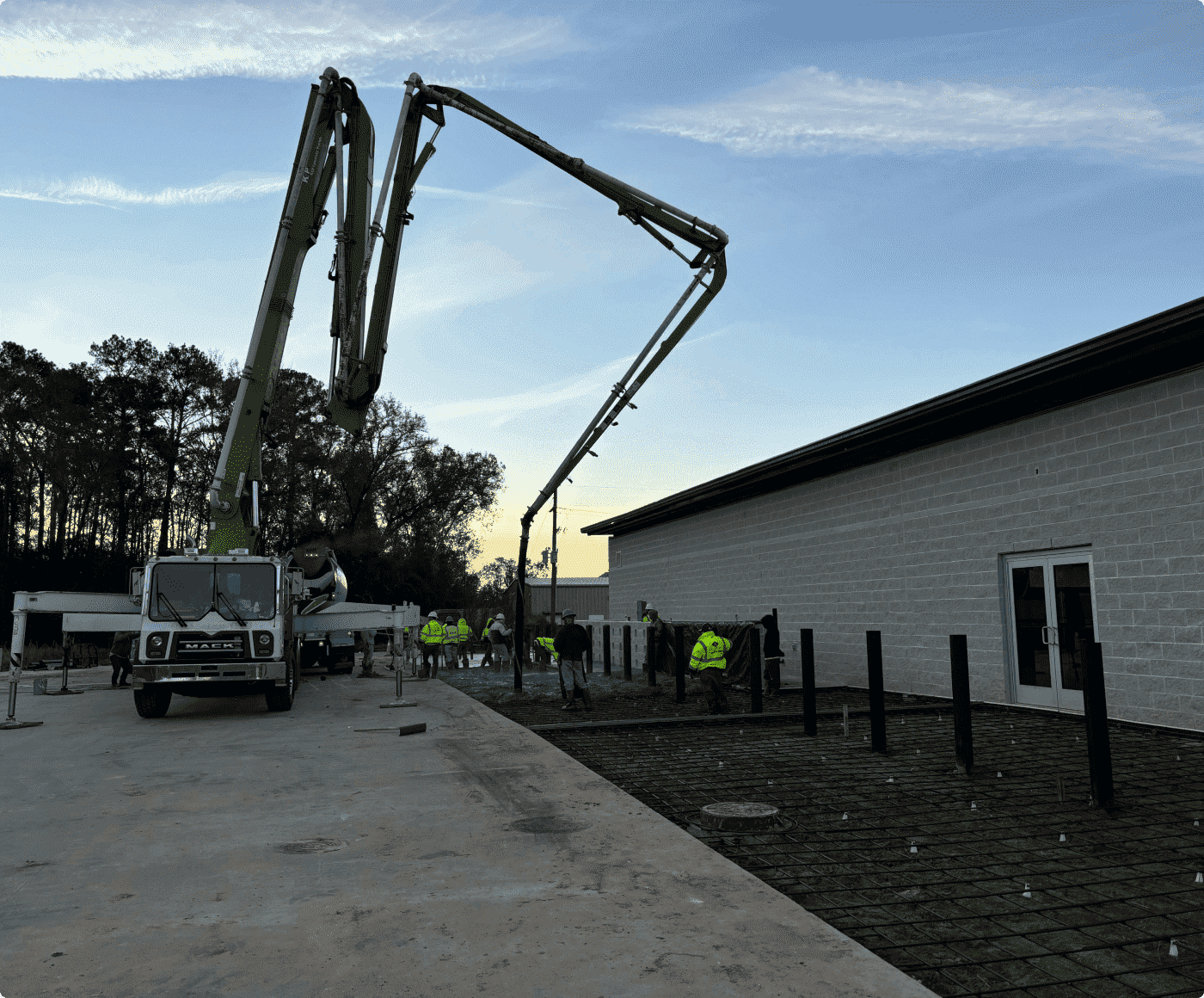 Professional Concrete Pumping services - Commercial concrete contractors in DeSoto, TX specializing in concrete pumping, concrete delivery, pump truck services