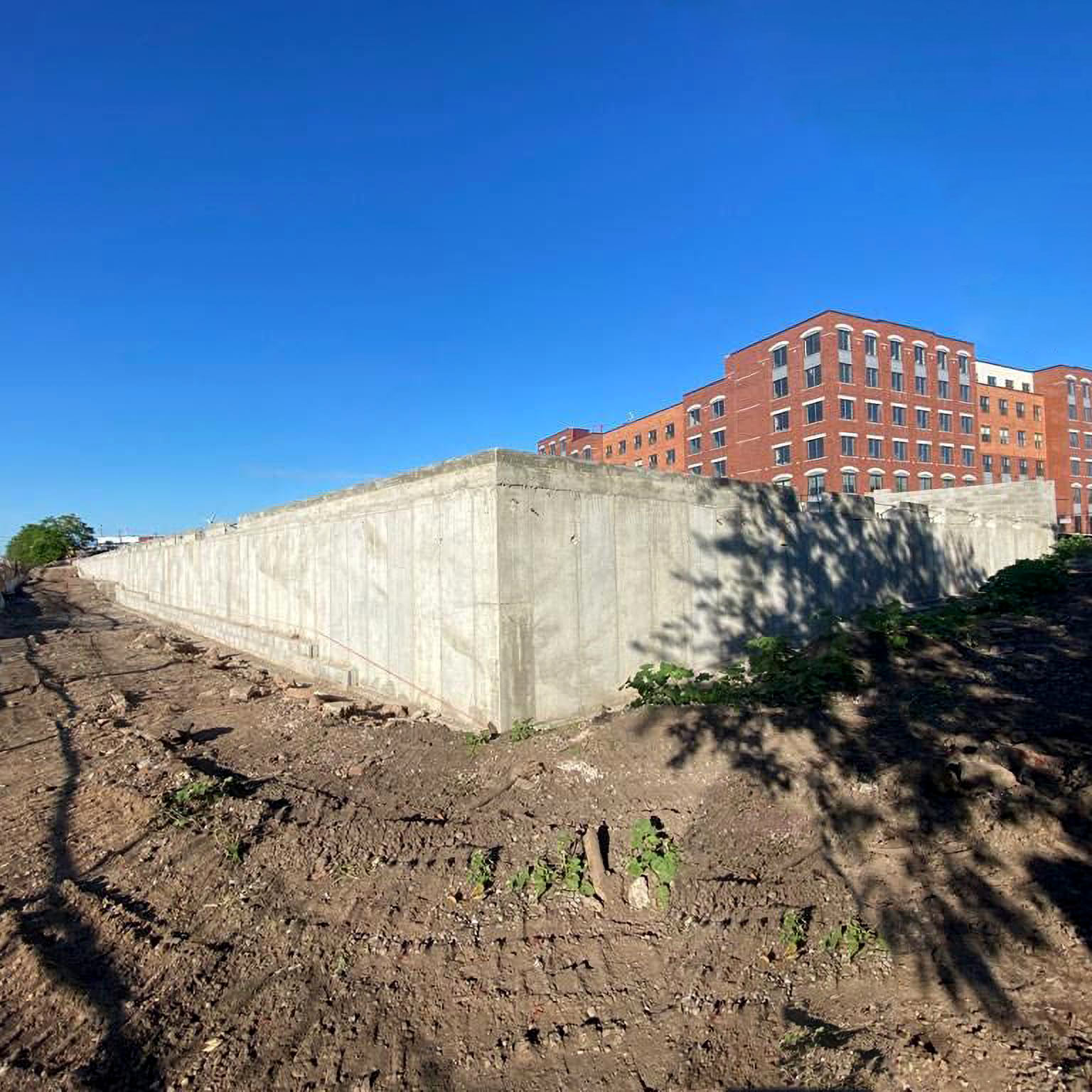 Professional Retaining Walls services - Commercial concrete contractors in DeSoto, TX specializing in retaining walls, concrete retaining walls, gabion walls